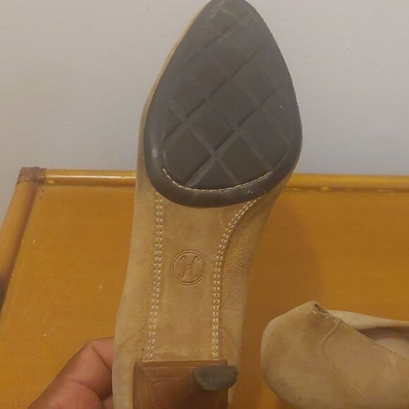 Cole Haan  Women Neutral Suede Shoe size 8 AA - Picture 6 of 8